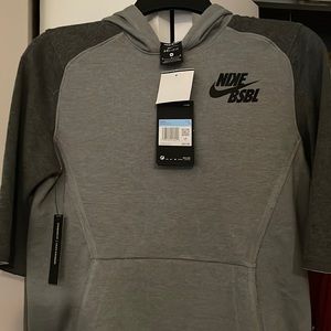 Brand new Nike hooded sweatshirt for boys with mid length sleeves